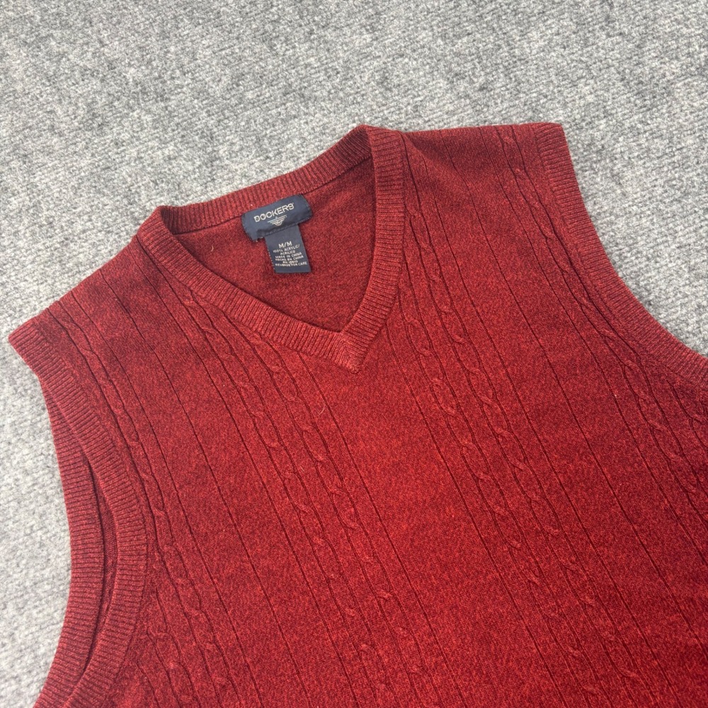 Dockers Sweater Vest Medium Red Cable Knit V-Neck Acrylic Flaw Men's
